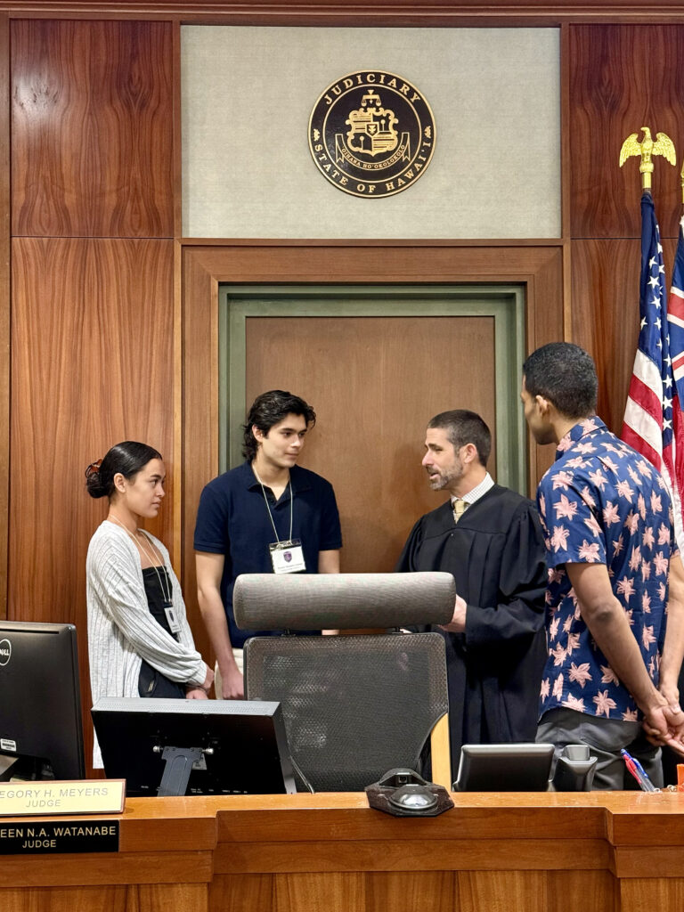 Judges Meyers and Smith talk with students during the Kauaʻi Law and Justice Academy.