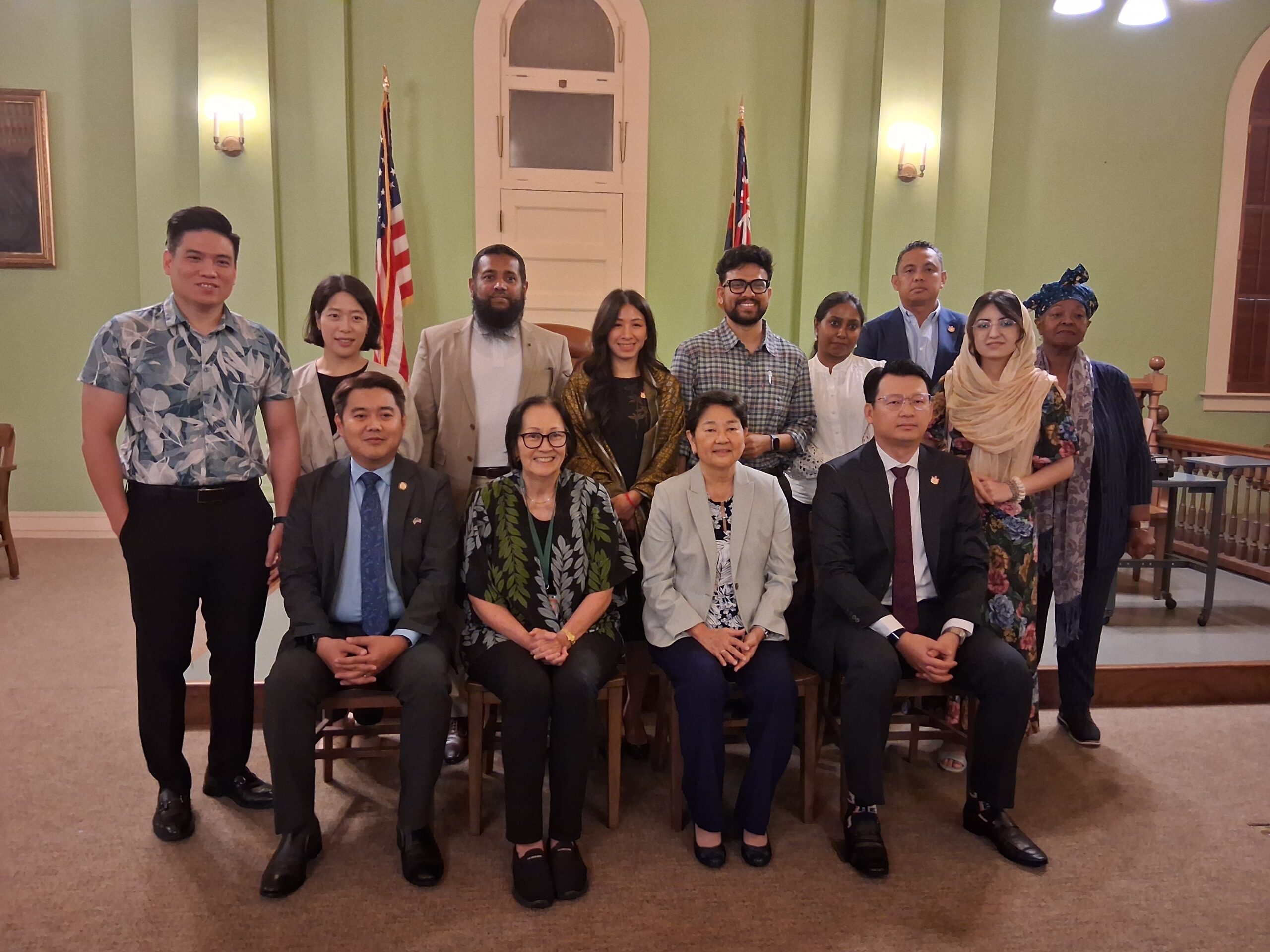 The IVLP delegation with PACE and Hawaiʻi Supreme Court justices in the 1913 Courtroom at Aliʻiōlani Hale