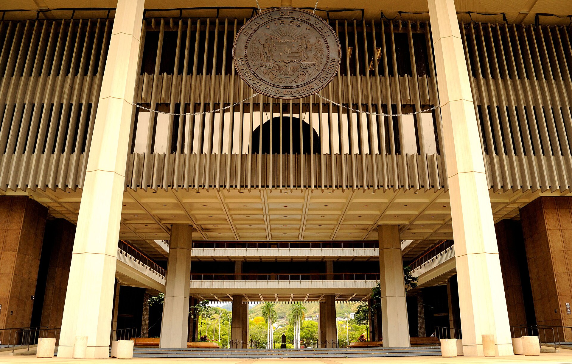Hawaiʻi State Capitol, makai side